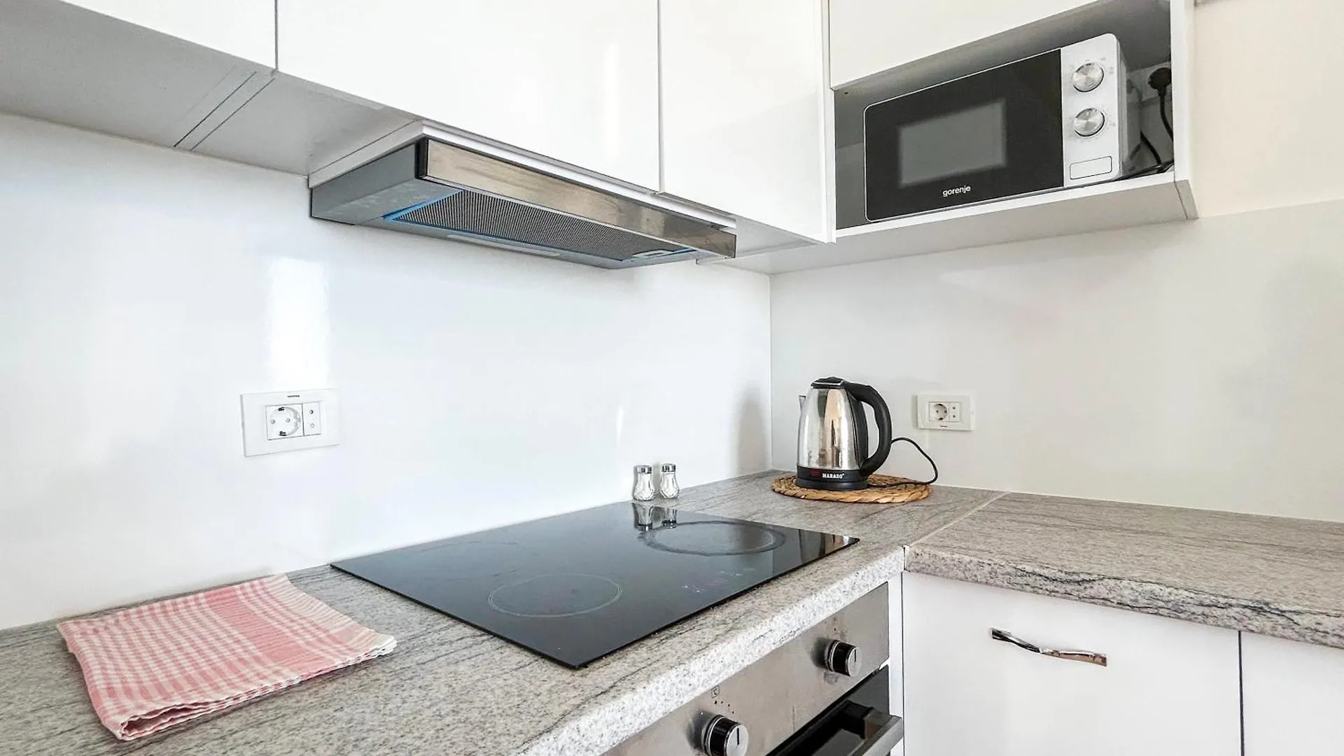 Oceanfront Oasis 770 Apartment Durres 0*,  Albania
